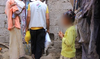 مؤسسة ذو النورين تدعم جمعيتي الرحمة والتراحم بالمواد الغدائية في محافظة لحج