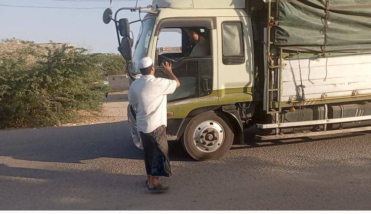 رباط المشهور وفاعلي الخير بأحور يدشنون مشروع توزيع افطار الصائم في الخط الدولي على المسافرين