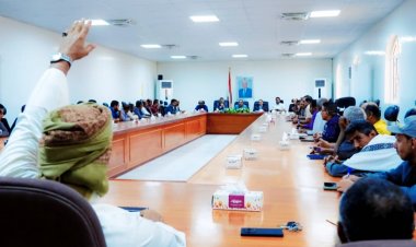 تنفيذي شبوة يشيد بالانجازات المحققة في قطاعات التخطيط ، والاشغال ، وصندوق صيانة الطرق .