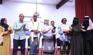 مدير عام دارسعد يدعم قطاع تنمية المرأة في تكرم عددا من الموظفات المبرزات بالمديرية