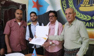 انتقالي الضالع يكرم الطالب المتفوق عبدالحافظ محمود