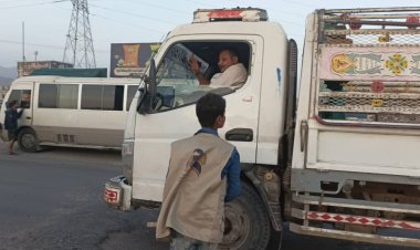 جمعية التراحم النسوية الخيرية مستمرة في مشروع إفطار صائم على خط المسافرين بمنطقة العند بمحافظة لحج