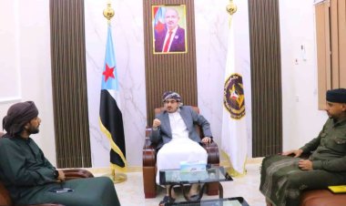 رئيس تنفيذية انتقالي المهرة يلتقي رئيس نقابة الصحفيين والإعلاميين الجنوبيين بالمحافظة