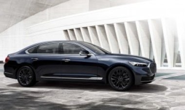 تبدو سيارة كيا كي 9 سيدان الفاخرة أكثر تألقًا لعام 2025