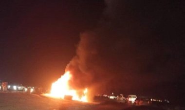 الالعاب النارية تتسبب باحتراق عدد من السيارات في العاصمة عدن