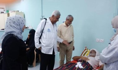 الوكيل الشبحي يتفقد مرضى الكوليرا بمركز العزل في مستشفى الصداقة