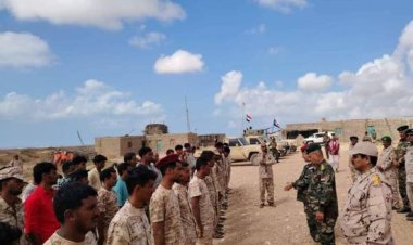 أركان الأول مشاة بحري يتفقد مقر الكتيبة الثانية بسقطرى