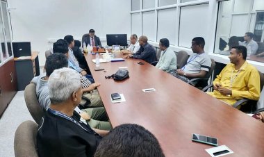 رئيس الهيئة العامة للطيران المدني والارصاد يطلع على سير عمل مطار الريان الدولي