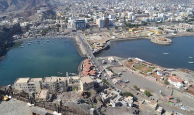 سلطة التواهي توجه الجهات المختصة بالمديرية برفع الجاهزية لمواجهة المنخفض الجوي على العاصمة عدن  :