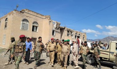 محافظ المحافظة وقائد محور الضالع اللواء علي مقبل صالح وبمعية العميد عبدالرحمن عسكر يتفقد جاهزية اللواء 33 مدرع