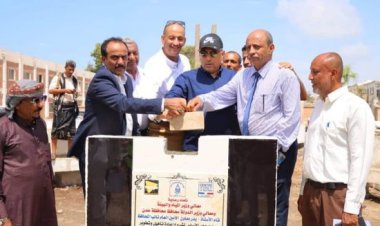 معاون يدشن مشروع تأهيل محطة ضخ الصرف بمستشفى للجمهورية في عدن