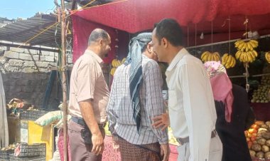 بإشراف مأمور مديرية الضالع مكتب الصناعه والتجاره بالمديرية ينفذ حملة لضبط الأسعار