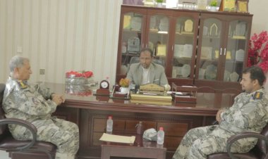 وكيل محافظة المهرة العميد الجعفري يطلع على الصعوبات التي تواجه سير عمل خفر السواحل