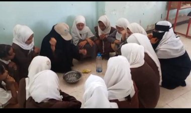 فريق التثقيف الصحي بأحور يواصل النزول إلى المدارس لتوعية الطلاب والطالبات من مخاطر الكوليرا