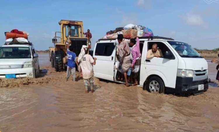 صندوق صيانة الطرق ينقذ العالقين في وادي حسان بأبين