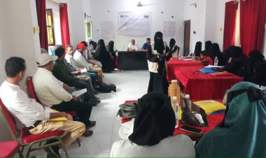 بحضور مدير عام الحصين اختتام دورة تدريبية للعاملين الصحيين بالضالع