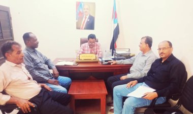 رئيس انتقالي ابين يلتقي اللجنة التحضيرية لفعالية 4 مايو