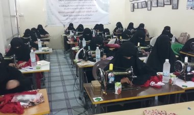 وكيل محافظة الضالع يدشن دورتي الخياطة وصيانة الجوالات للمستفيدين من مشروع التدريب المهني