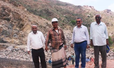 وكيل وزارة الزراعة والري يتفقد سير الأعمال الإنشائية لسد كلتا  بالضالع.