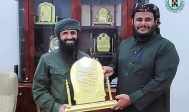 العميد الوالي يكرم مدير إدارة المشاريع الهندسية السابق لقوات الحزام الأمني بدرع الحزام