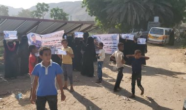 لاول مرة في ابين..حضور للقطاع النسائي في تشييع جثمان الشاب علي عبدالله الساكت في باتيس بابين