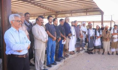 رئيس انتقالي شبوة يزور معسكر العلم ويشيد بانضباط منتسبيه