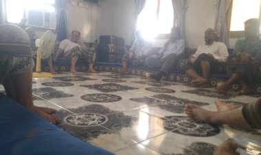 رئيس انتقالي زنجبار يؤدي واجب العزاء للأستاذ أيمن العسيلي في وفاة والدته