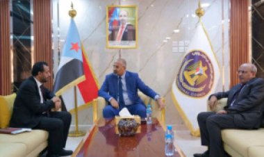 الرئيس الزُبيدي يطّلع على سير العمل في وزارة التربية والتعليم