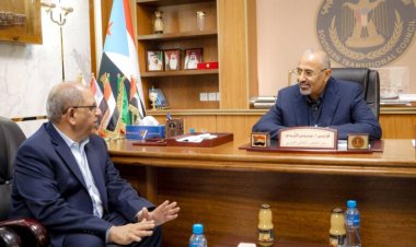 الرئيس الزُبيدي يشدد على ضرورة معالجة أوضاع الطلاب المبتعثين في كوبا