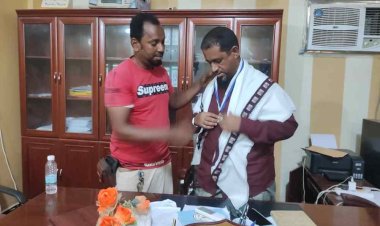 إدارة فريق الهلال بخنفر تكرم مدير عام المديرية اليوسفي تقديراَ لجهوده في إنجاح الفعاليات الرياضية والشبابية