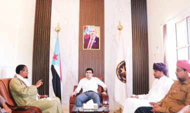 بن عفرار يستقبل رئيس أعيان الجالية الصومالية بالمهرة