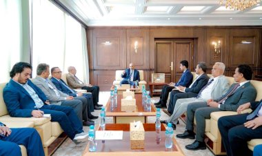 الرئيس الزبيدي يترأس اجتماعا لبحث حلول عاجلة لوقف التدهور المتسارع للأوضاع الاقتصادية والخدمية