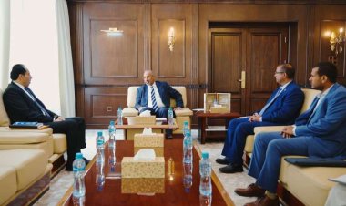 الرئيس الزبيدي يؤكد على أهمية المخيمات الصيفيه لخلق جيل متسلح بالوعي والمعرفة