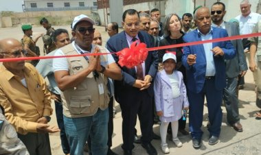 الوزير القطري وممثل منظمة" الفاو" يفتتحان مركز مكافحة الجراد الصحراوي بالعاصمة عدن