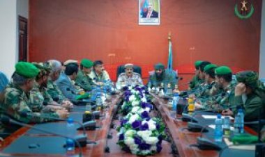 العميد الوالي يستقبل رئيس هيئة العمليات المشتركة وعدد من القيادات العسكرية والأمنية بالعاصمة عدن