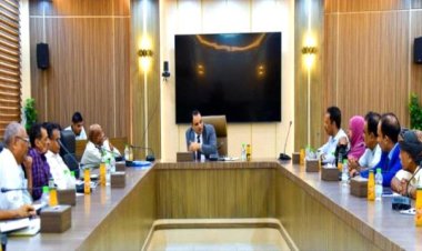 اللواء السقطري يؤكد ضرورة تنفيذ مصفوفة المعالجة الحكومية