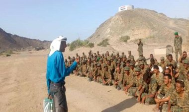 انتقالي خنفر يقيم محاضرة توعوية لقوات الحزام الأمني حول انتهاكات حقوق الإنسان