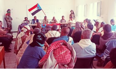 رئيس انتقالي أبين يعقد اجتماعا موسعاً بالشخصيات الاجتماعية والأجهزة الأمنية للوقوف أمام الوضع العام بمديرية لودر