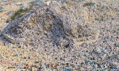 في مشهد مهيب .. أكثر من مليوني مسلم يشرعون في التوافد على عرفات استعداداً لركن الحج الأعظم