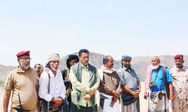 رئيس انتقالي أبين يتفقد المواقع العسكرية للقوات الجنوبية المرابطة في مودية