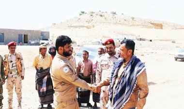 رئيس انتقالي أبين يتفقد عددا من المواقع العسكرية للواء الأول دعم وإسناد بالمحفد