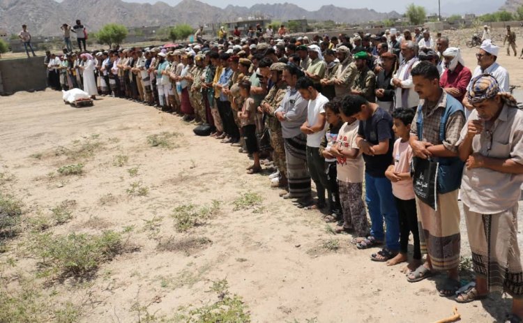 بموكب جنائزي مهيب .. تشييع جثمان الشهيد البطل علي التأمي إلى مثواه الأخير في حالمين