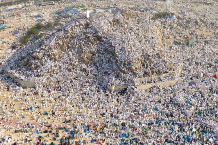 في مشهد مهيب .. أكثر من مليوني مسلم يشرعون في التوافد على عرفات استعداداً لركن الحج الأعظم