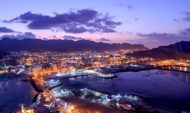 سقوط برج اتصالات بارتفاع 40 متر في عدن بسبب الرياح