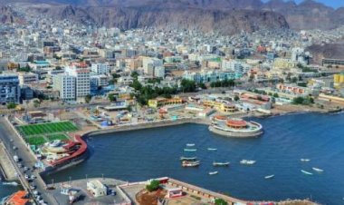 إغلاق مفاجئ للبنوك الموقوفة من قبل البنك المركزي بالعاصمة عدن