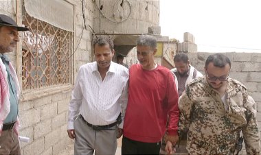 محافظ أبين يطمئن على صحة رئيس نقابة الصحفيين والإعلاميين الجنوببين في المحافظة