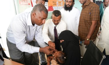 مديرعام مكتب الصحة بالمحافظة يدشن الجولة التاني من الحملة الوطنية للتحصين ضد مرض شلل الأطفال