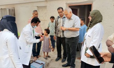 مدير عام مكتب الصحة بعدن يتفقد سير تنفيذ حملة التحصين ضد شلل الاطفال بالمديريات