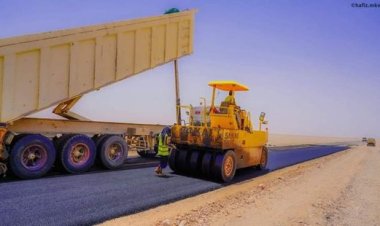 فرق هندسية تواصل تأهيل المقطع الرابع لطريق عتق- العبر الدولي