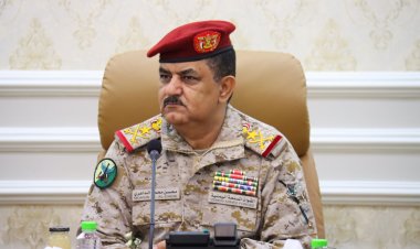 رئيس الأمنية العليا يشيد بأداء الأجهزة الأمنية لتأمين المتظاهرين في عدن